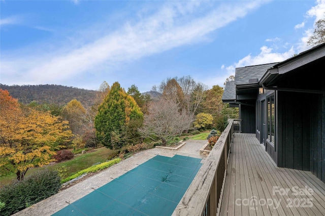 view of swimming pool featuring a view of trees