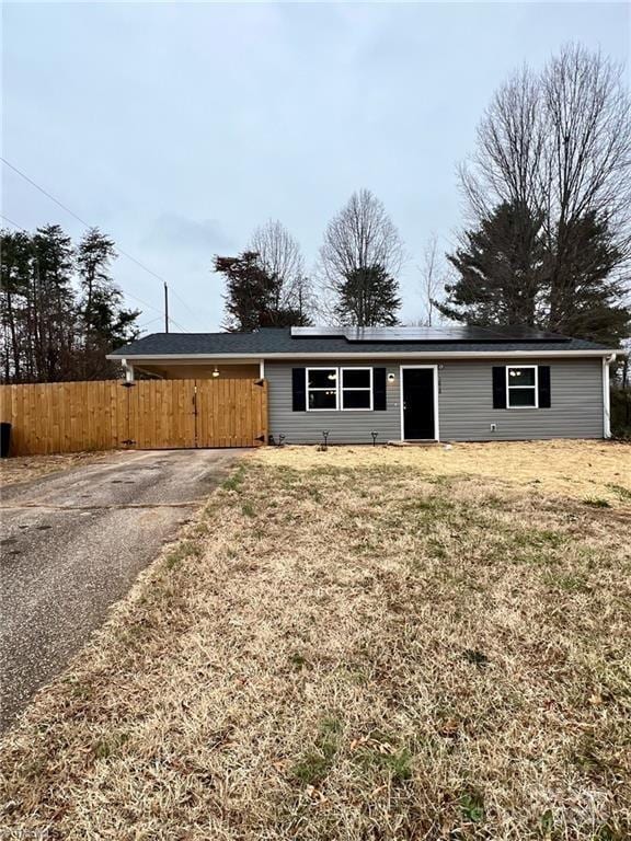 view of front of house with fence and a front lawn