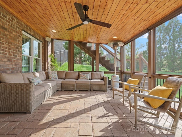 sunroom / solarium featuring outdoor lounge area and ceiling fan
