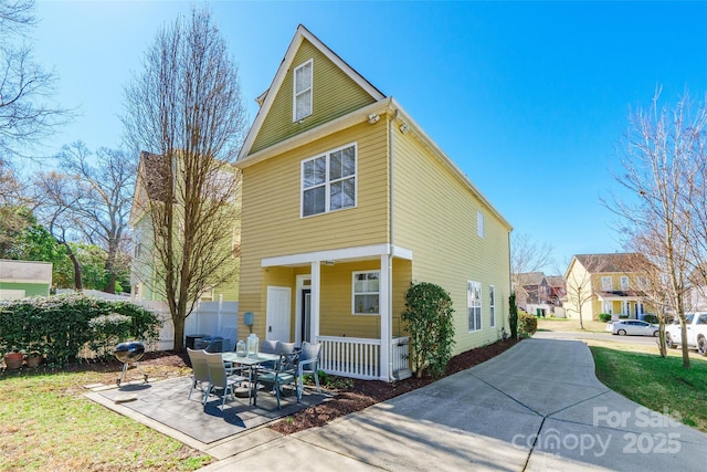 view of front of house featuring a porch