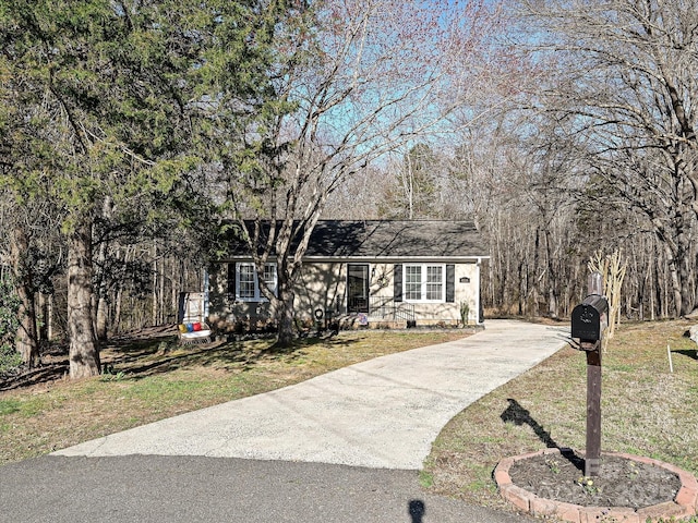 view of front of property with a front lawn