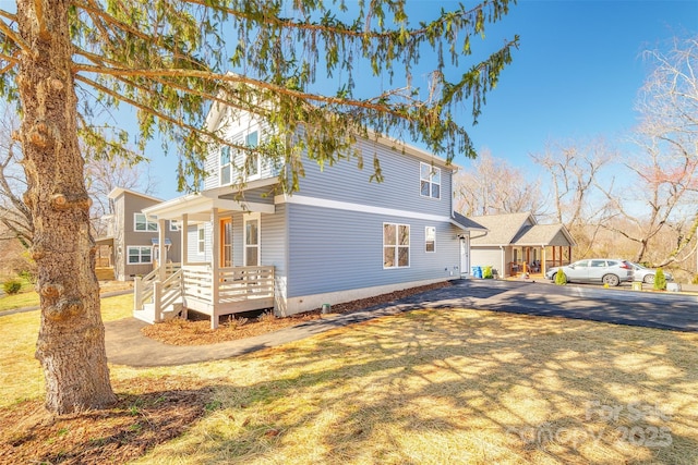 exterior space with covered porch and driveway