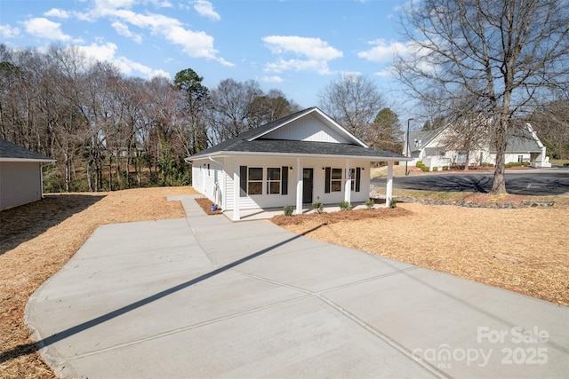 view of front of house featuring a porch