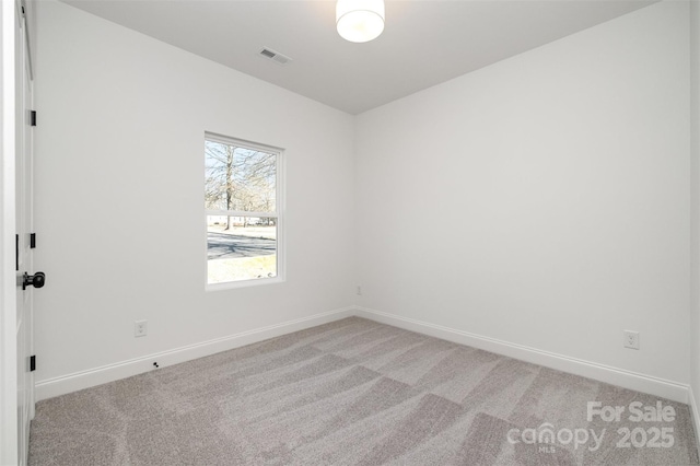 unfurnished room featuring light carpet, visible vents, and baseboards