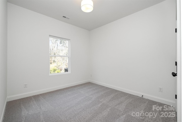 empty room featuring baseboards, visible vents, and carpet flooring