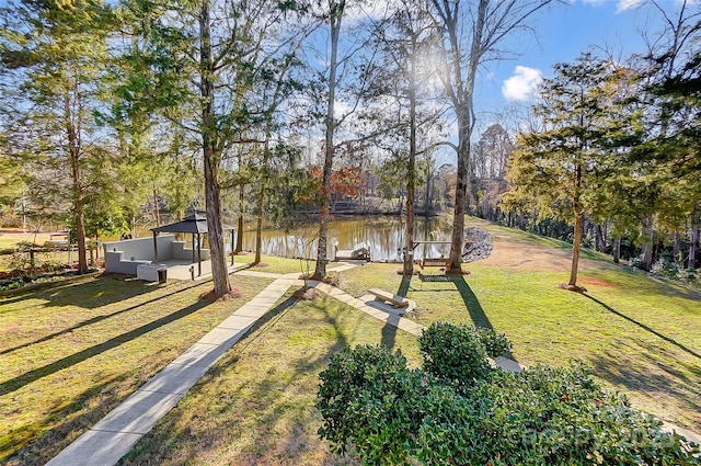 view of yard featuring a water view