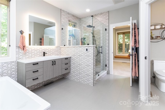 39 Hawks Pointe Ln, Weaverville, NC 28787 - full bath with plenty of natural light, a soaking tub, vanity, and recessed lighting