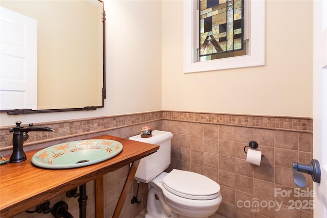 39 Hawks Pointe Ln, Weaverville, NC 28787 - half bathroom featuring tile walls and a wainscoted wall