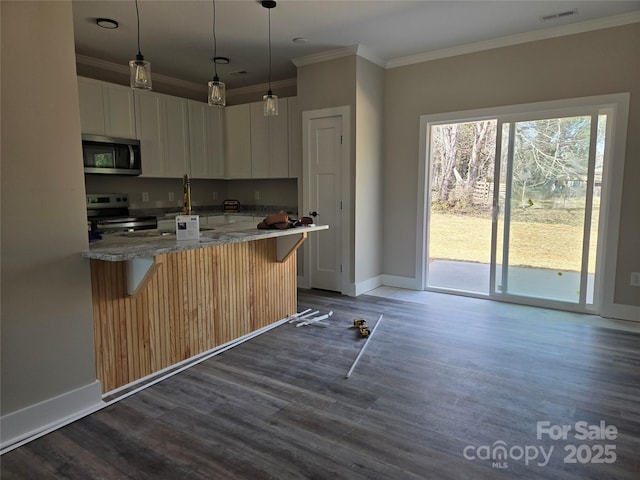 kitchen featuring white cabinetry, visible vents, appliances with stainless steel finishes, and ornamental molding