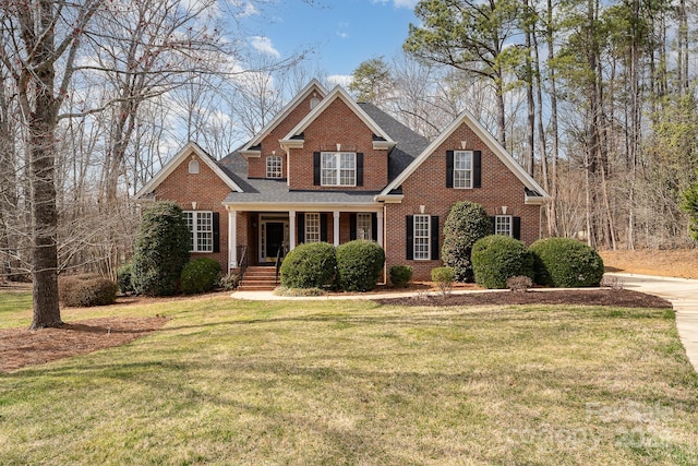 view of front of property featuring brick siding and a front lawn