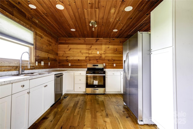 3640 Oak Haven Ln, Shelby, NC 28150 - kitchen featuring stainless steel appliances, a sink, white cabinetry, light countertops, and recessed lighting
