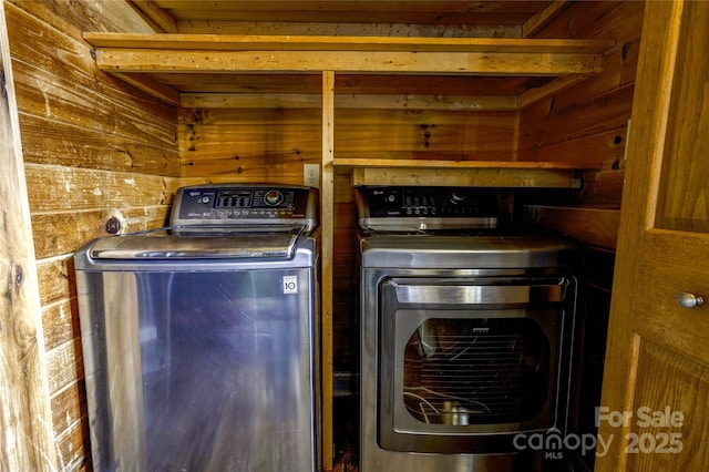 3640 Oak Haven Ln, Shelby, NC 28150 - laundry area featuring wooden walls, independent washer and dryer, and wood ceiling
