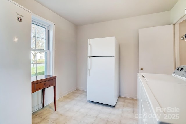 washroom with laundry area and baseboards