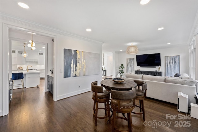 dining space featuring dark wood-type flooring, recessed lighting, ornamental molding, and baseboards