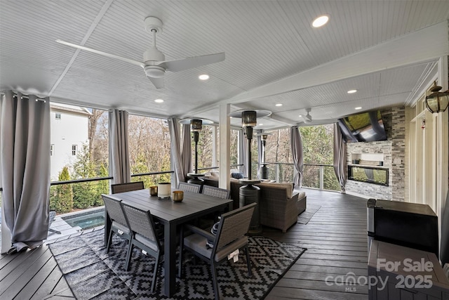 sunroom / solarium with a ceiling fan