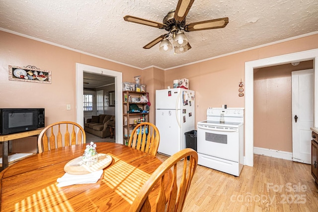 dining room with light wood-type flooring, crown molding, a textured ceiling, and ceiling fan