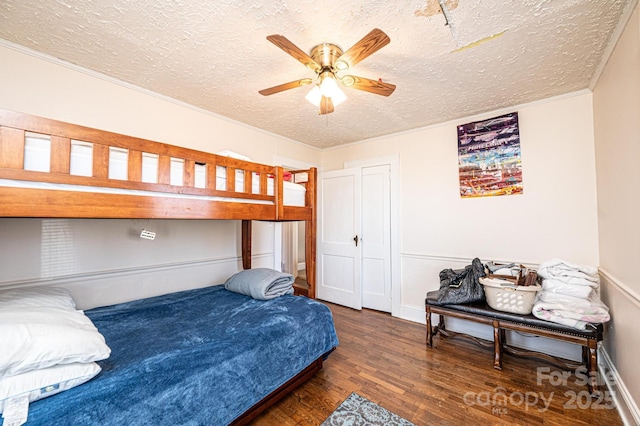 bedroom featuring a textured ceiling, ceiling fan, and wood finished floors