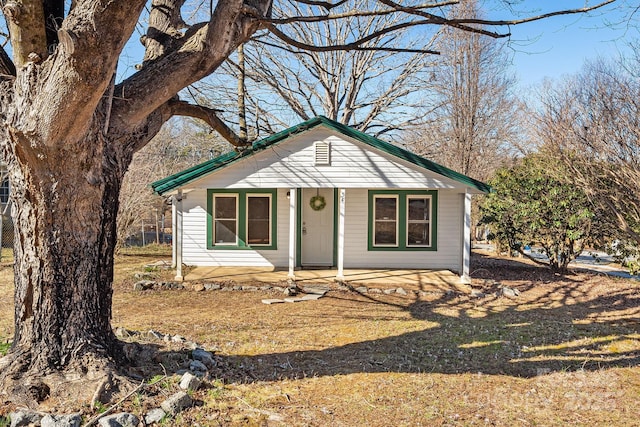 view of front of house featuring covered porch