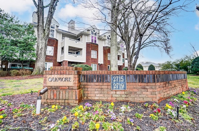 view of community / neighborhood sign