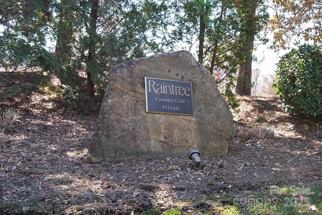 view of community / neighborhood sign