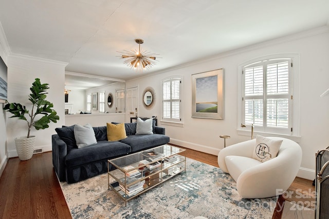 living room featuring a healthy amount of sunlight, baseboards, ornamental molding, and wood finished floors