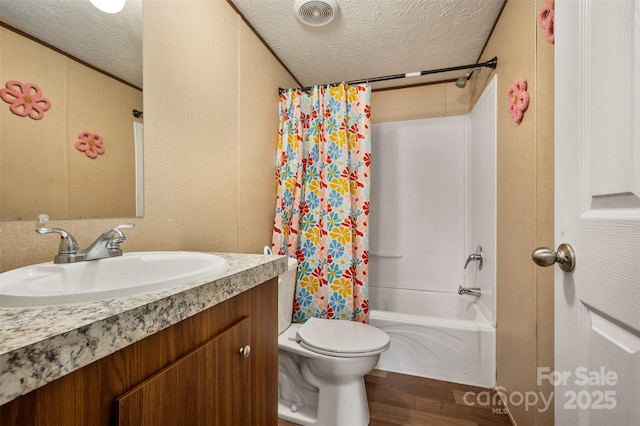 full bathroom featuring a textured ceiling, toilet, shower / bath combo, and visible vents