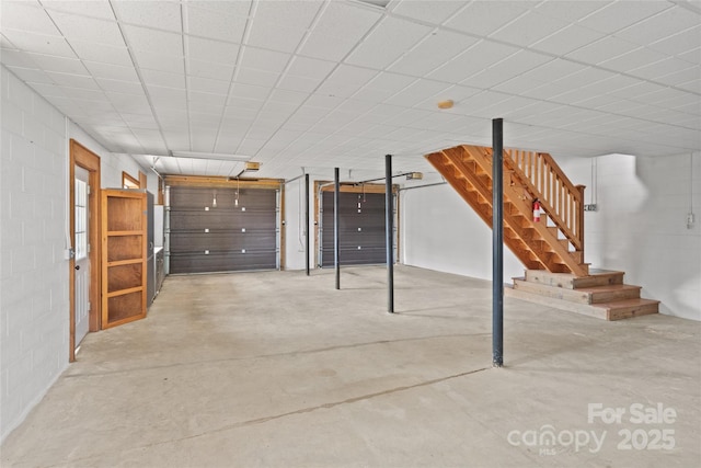 garage featuring concrete block wall