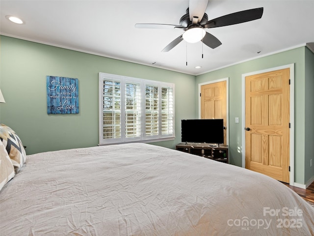 bedroom featuring a ceiling fan, ornamental molding, baseboards, and recessed lighting