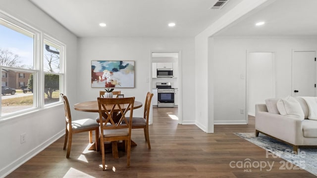 dining room with recessed lighting, dark wood finished floors, visible vents, and baseboards