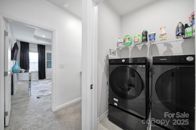 washroom with carpet floors, laundry area, baseboards, and independent washer and dryer