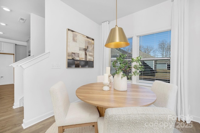 dining area featuring recessed lighting, light wood-style flooring, visible vents, and baseboards