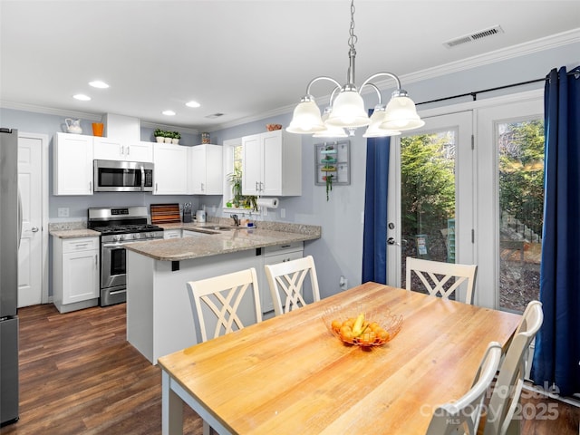 dining room featuring dark wood-type flooring, recessed lighting, visible vents, and crown molding