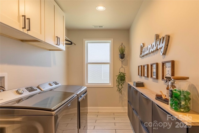 washroom with cabinet space, baseboards, visible vents, washing machine and clothes dryer, and recessed lighting