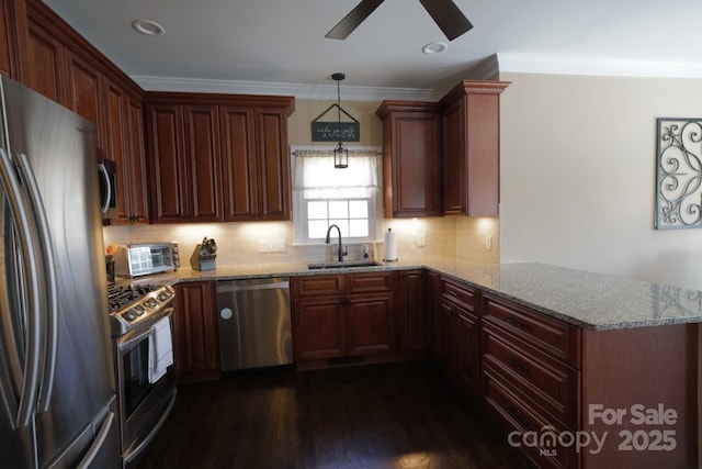 kitchen featuring stainless steel appliances, a peninsula, dark wood-style flooring, a sink, and ornamental molding