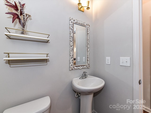 bathroom featuring a sink and toilet