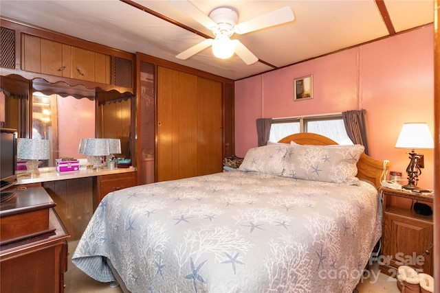 bedroom featuring a ceiling fan