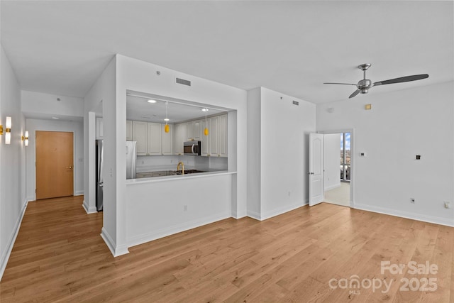 unfurnished living room featuring ceiling fan, recessed lighting, visible vents, baseboards, and light wood-type flooring