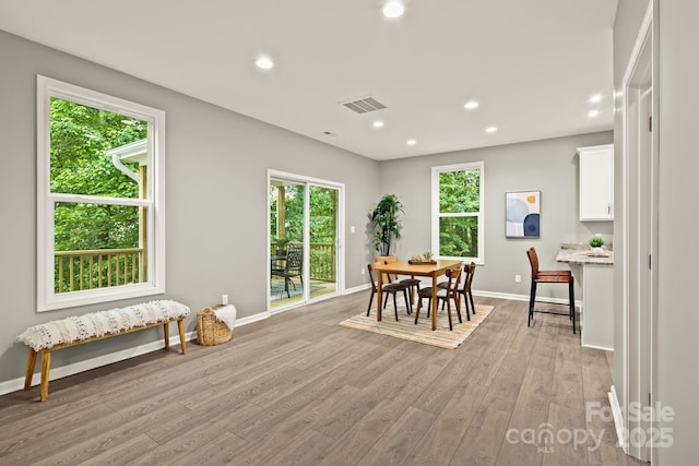 dining area with recessed lighting, visible vents, light wood-style flooring, and baseboards