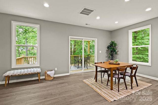 dining area with baseboards, visible vents, wood finished floors, and recessed lighting