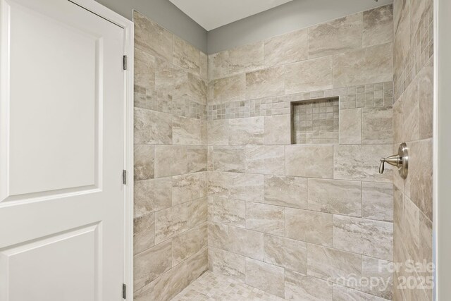 bathroom featuring tiled shower