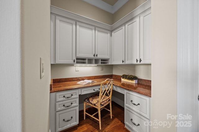 office area featuring built in desk and dark wood-type flooring