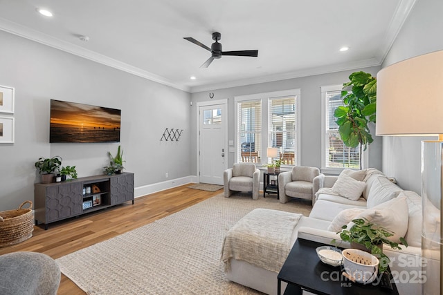 living room with recessed lighting, light wood-style floors, baseboards, and ornamental molding