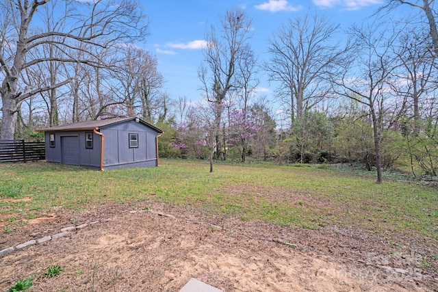 view of yard with an outdoor structure