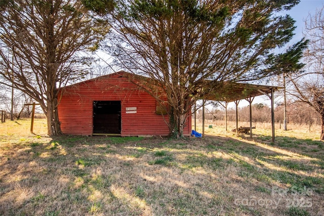 view of outdoor structure with an outdoor structure