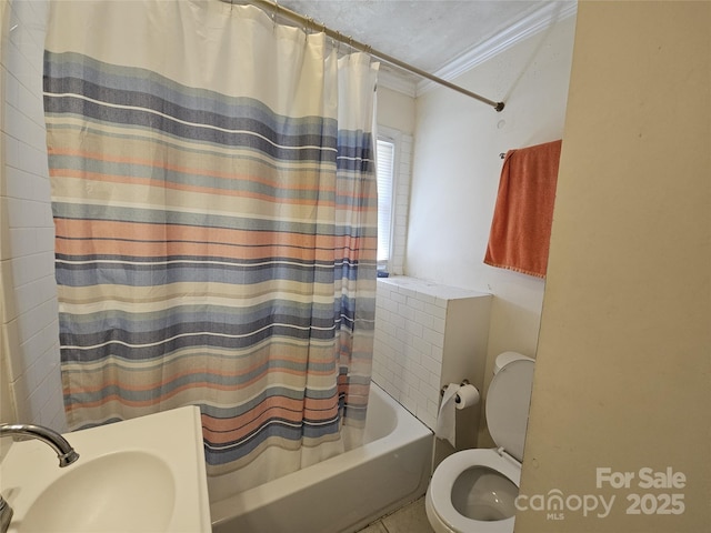 full bath with toilet, ornamental molding, shower / bath combo, a sink, and a textured ceiling