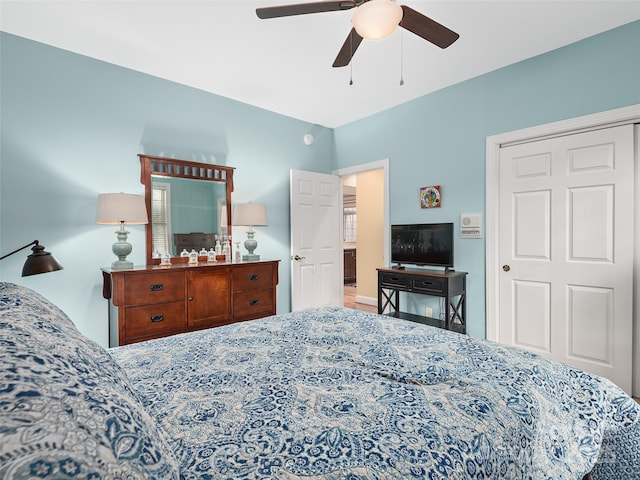 bedroom with ceiling fan