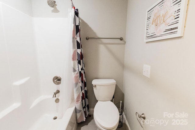 bathroom featuring toilet and shower / tub combo with curtain