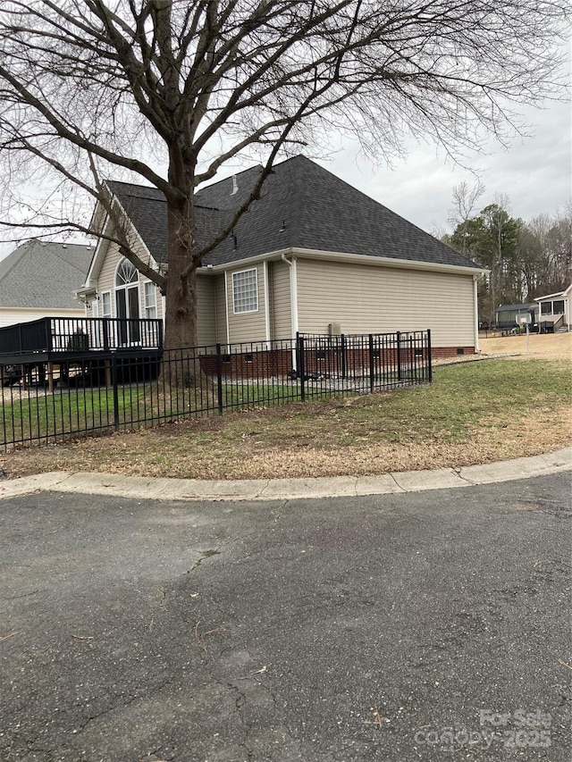 view of front of house with a fenced front yard and a shingled roof