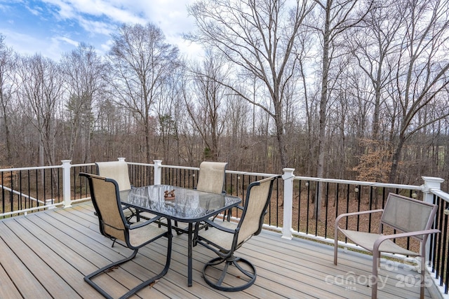 deck with outdoor dining area