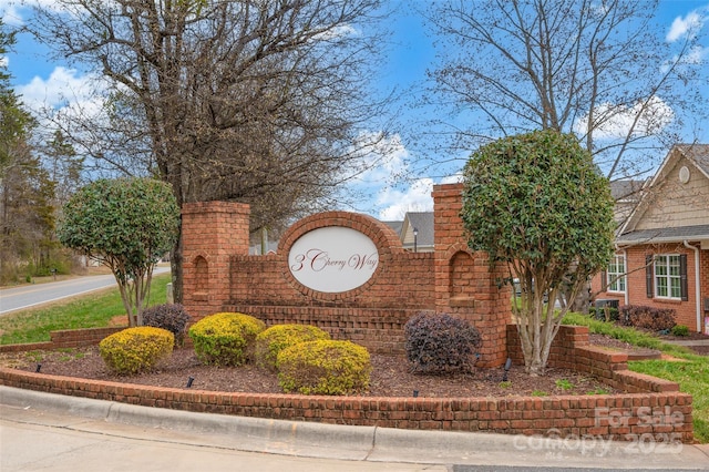 view of community / neighborhood sign